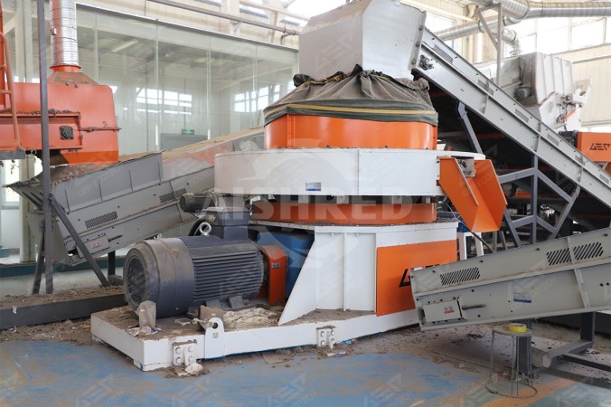 Machine à granulés RDF pour une chaîne de production de combustible alternatif à partir de déchets industriels dans la province du Henan, en Chine