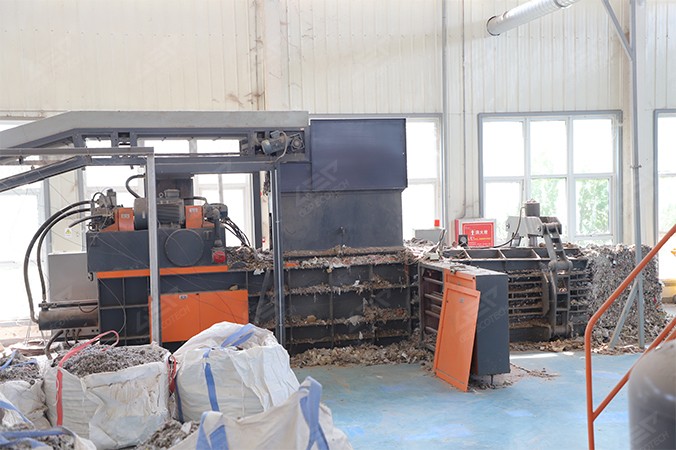 Presse à balles hydraulique