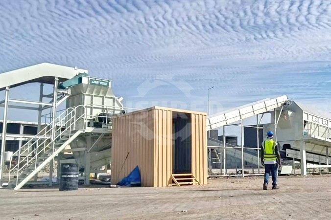 Ouvre-sacs pour un projet de recyclage des déchets solides municipaux en Asie de l’Ouest
