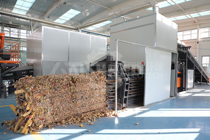 Presse à balles hydraulique pour une ligne de recyclage de déchets industriels dans le Henan, Chine