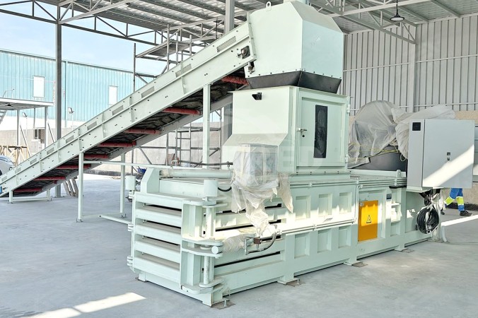 Presse à balles hydraulique pour un projet de mise en balles de recyclables MSW de 100 tonnes/mois au Moyen-Orient