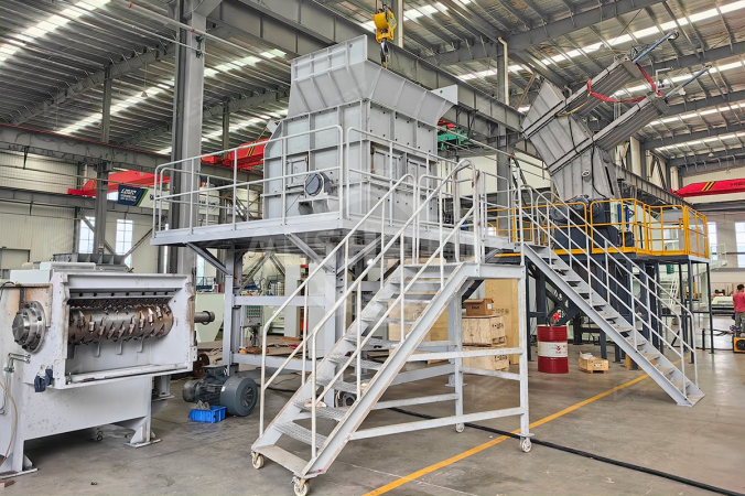 Ouvre-sacs pour un projet de recyclage des déchets solides municipaux au Moyen-Orient