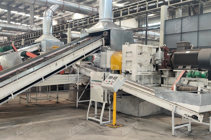 Broyeur de caoutchouc destiné au projet d'élimination des pneus usagés dans la province du Henan, en Chine